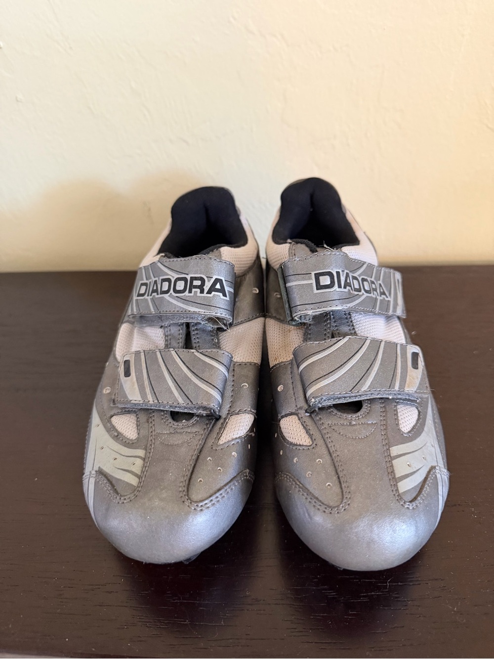 Diadora Silver and Gray cycling shoes W/spd cleats